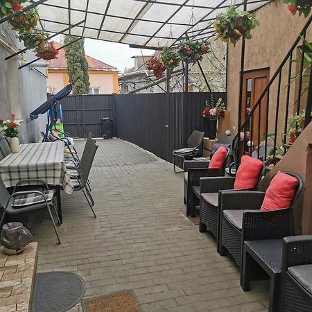 Fully Furnished Studio Сигіт Екстер'єр фото