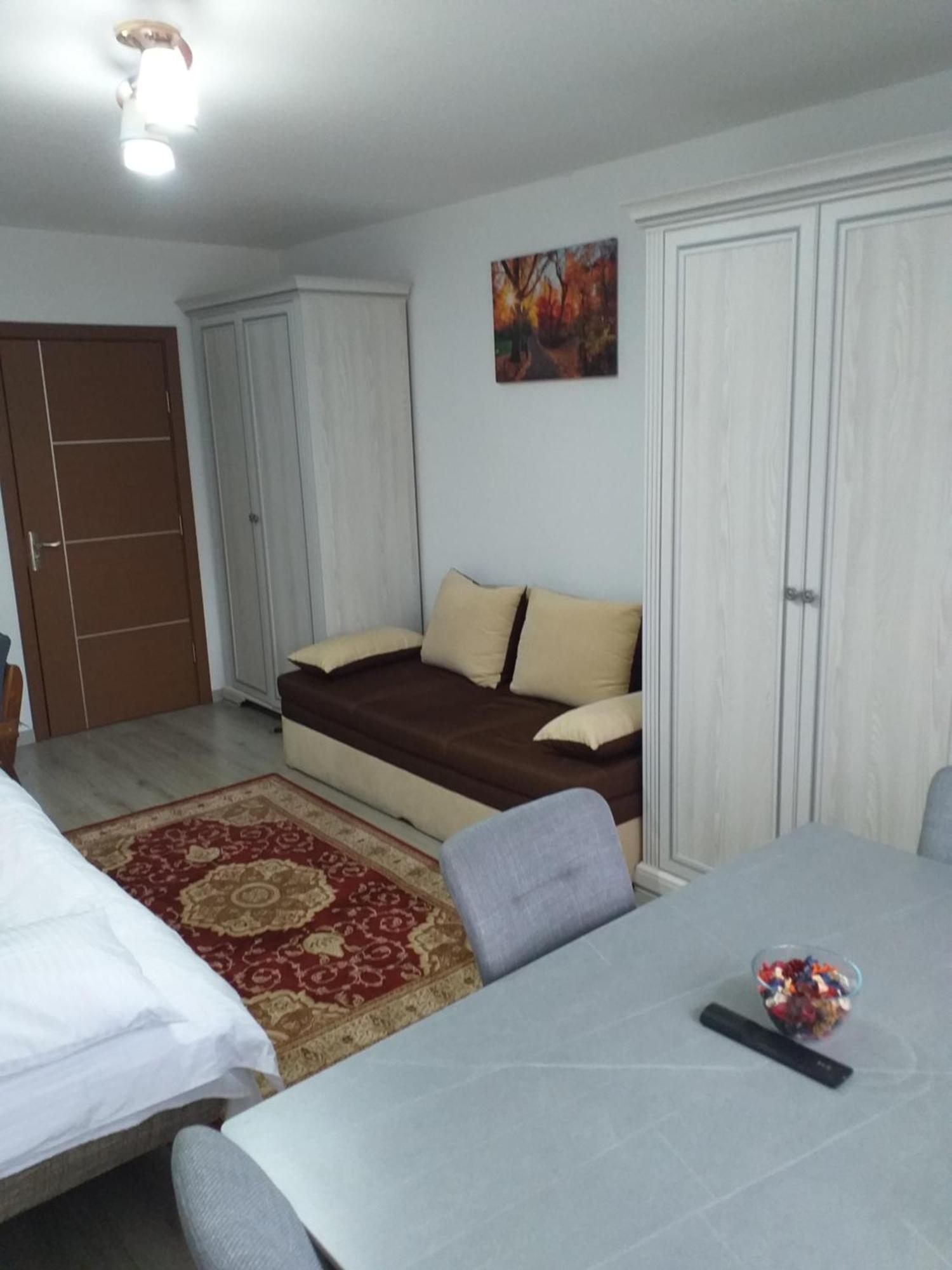 Fully Furnished Studio Сигіт Екстер'єр фото