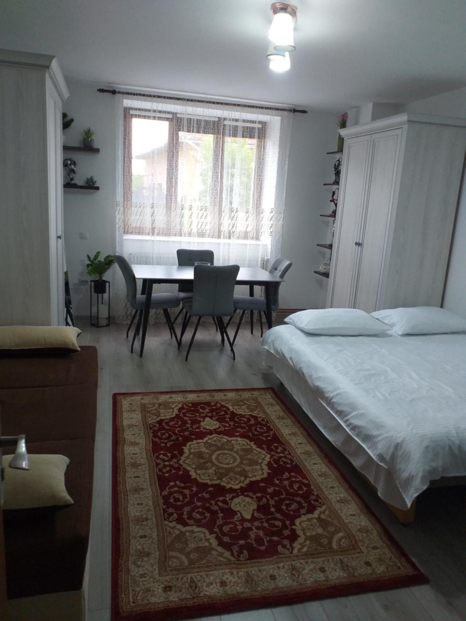 Fully Furnished Studio Сигіт Екстер'єр фото